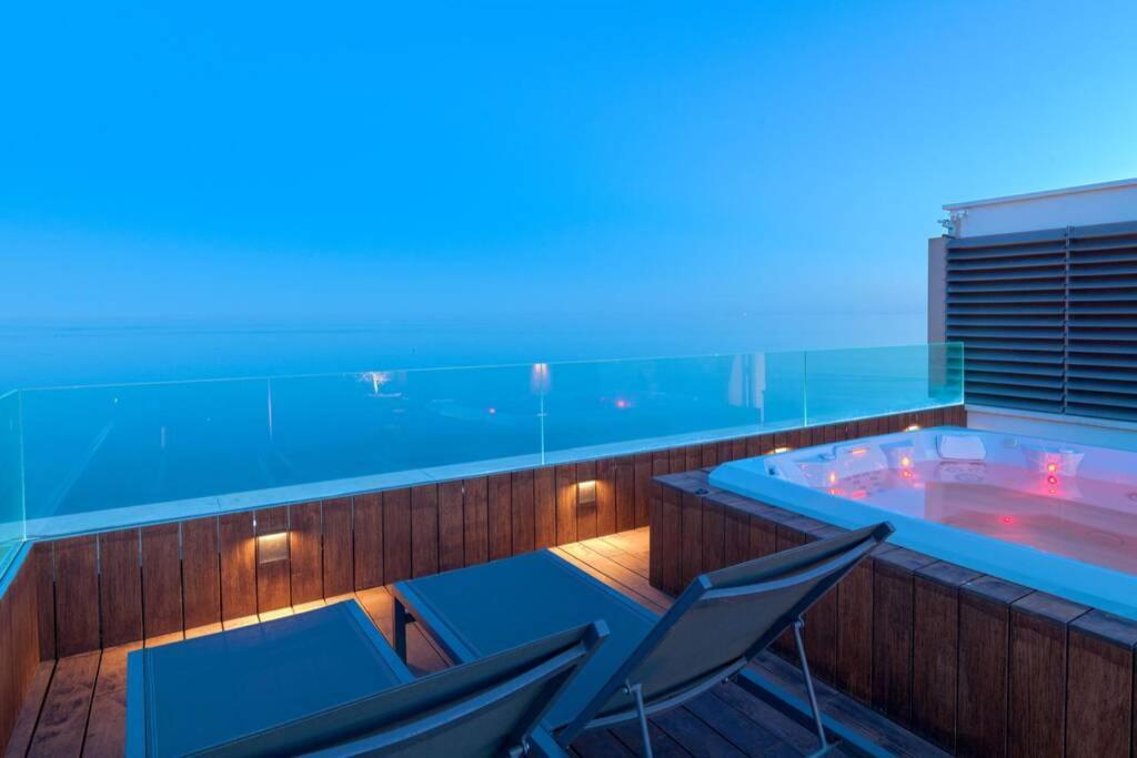 Appartement D&R Penthouse On The Beach à Málaga Extérieur photo