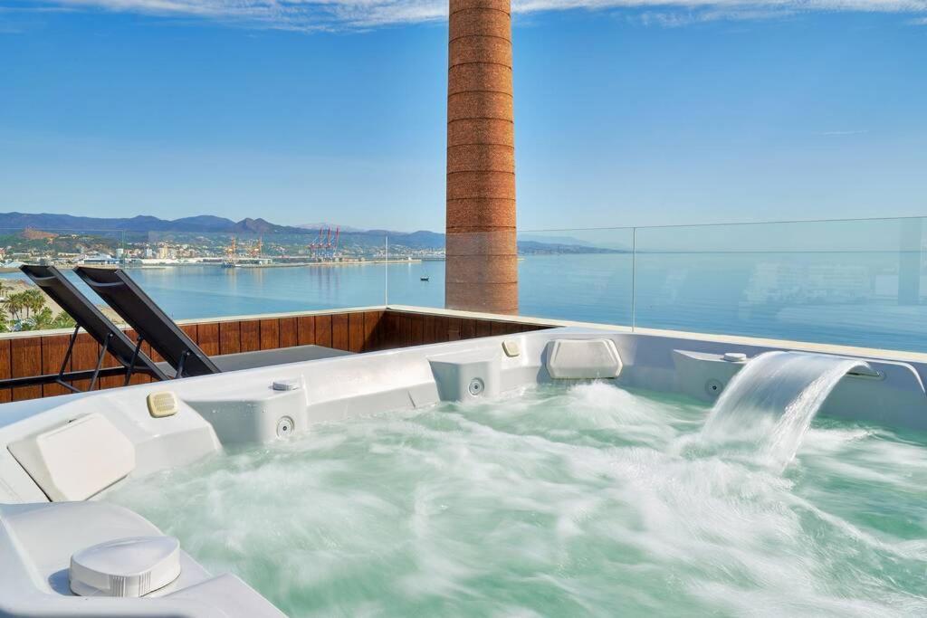 Appartement D&R Penthouse On The Beach à Málaga Extérieur photo